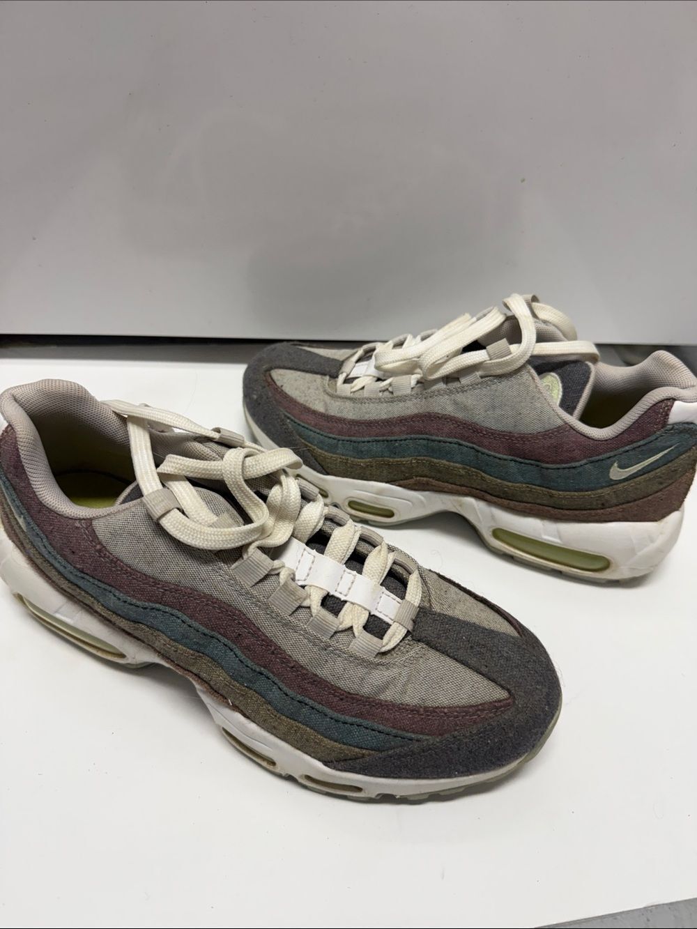 Nike Air Max 95 Neutral Gray, Olive & Mauve Wave Sneakers Size 7 LIKE NEW